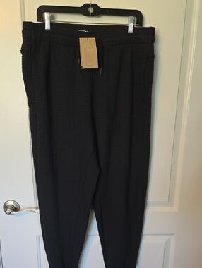 Nike Black Men's Drawstring Yoga Jogger Pants.  Size L-Tall.